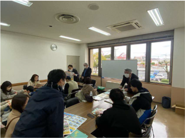 2-5.不動産関係者の説明.png