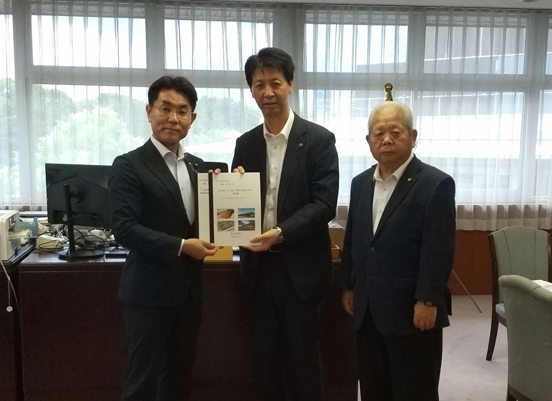 国土交通大臣政務官.JPG