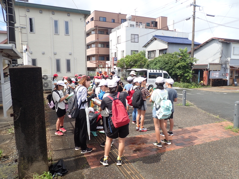 まち歩き点検（万田小学校）写真
