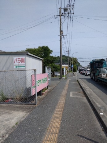 大島区民館を目印に右折