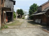 かつての脱衣所と事務所を結ぶ通路の痕跡の写真