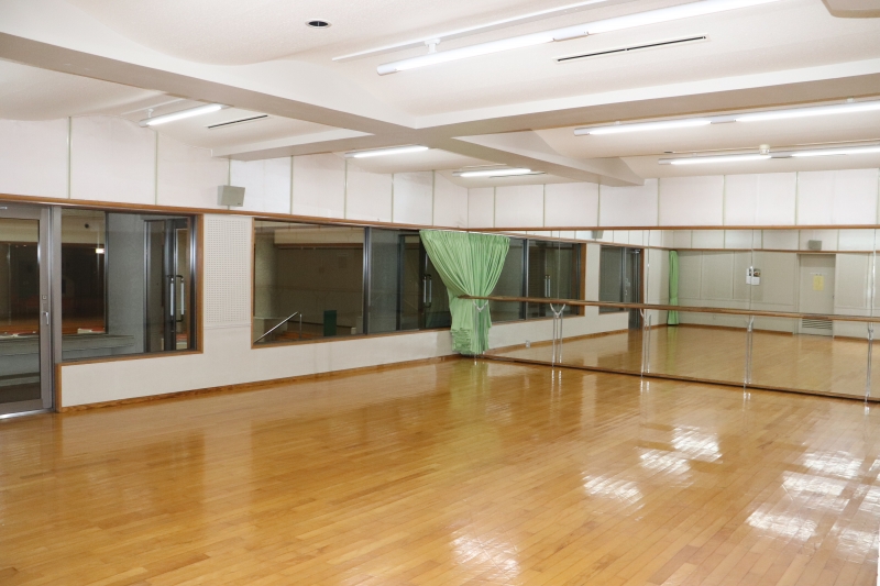 練習室1(部屋の面積73平方メートル)の写真